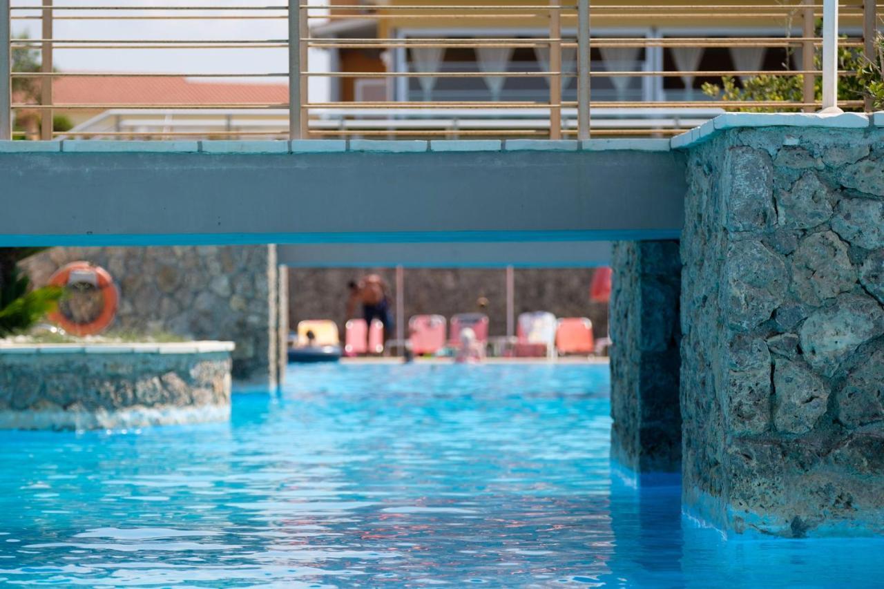 Hotel Athina アギオス・ステファノス エクステリア 写真